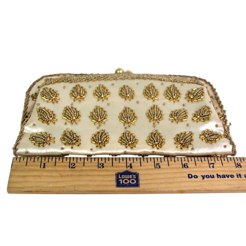 VINTAGE Kisha's BEADED WHITE GOLD PINEAPPLE SILK FRAME KISS LOCK CLUTH HANDBAG